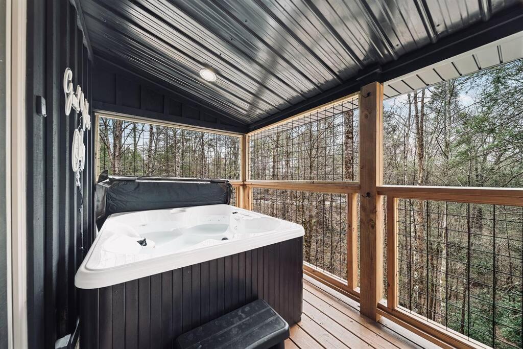 Honeymoon Couples Cabin Secluded, Hot Tub, Views Sevierville Extérieur photo