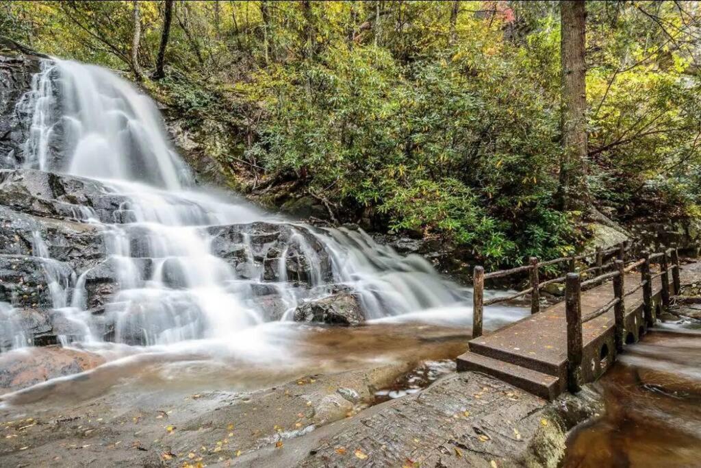Honeymoon Couples Cabin Secluded, Hot Tub, Views Sevierville Extérieur photo